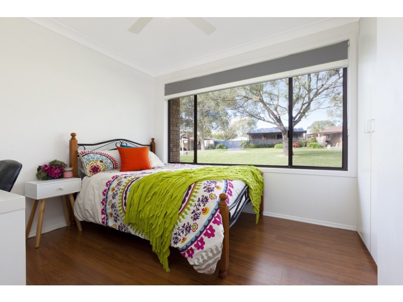 15 Fraser Crescent, Albion Park NSW 2527