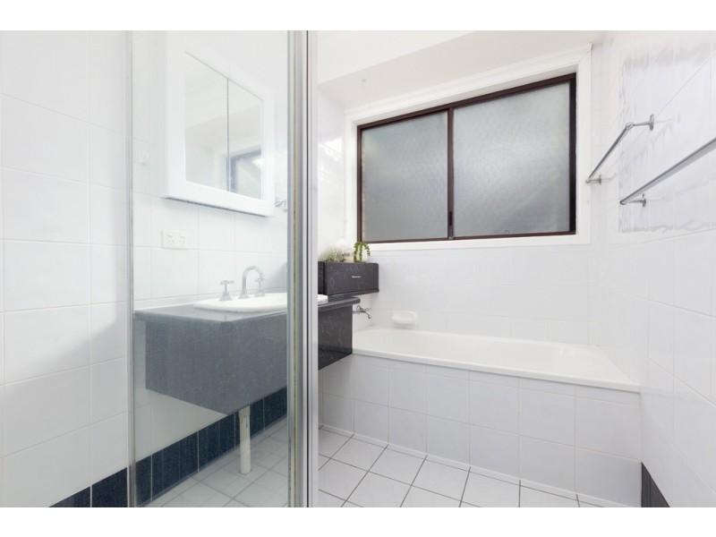 15 Fraser Crescent, Albion Park NSW 2527