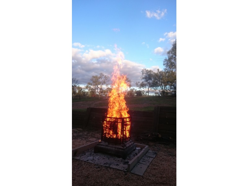 18 Robinsons Road, The Gemfields QLD 4702