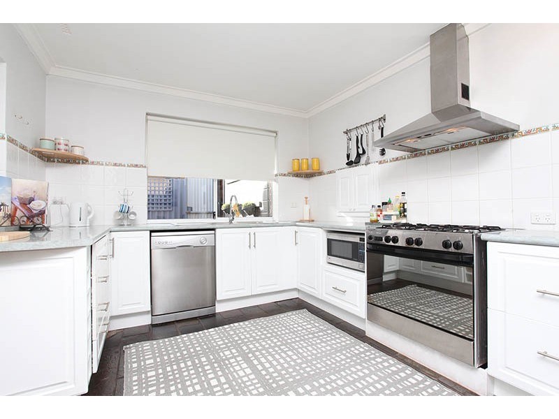 6 Heaton Way, Safety Bay WA 6169