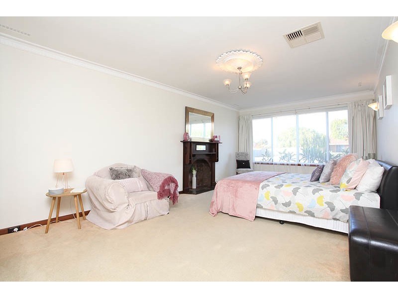 6 Heaton Way, Safety Bay WA 6169