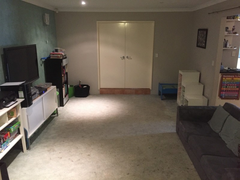 5 Narrier close, South Guildford WA 6055