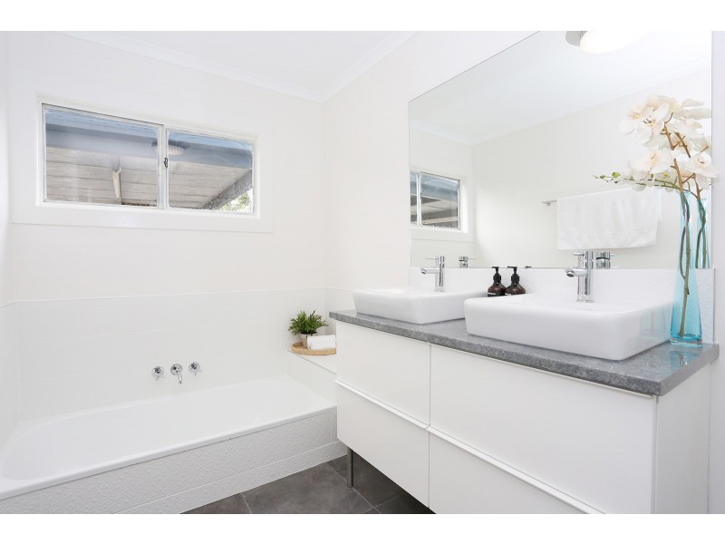 2 William Crt, Lawnton QLD 4501