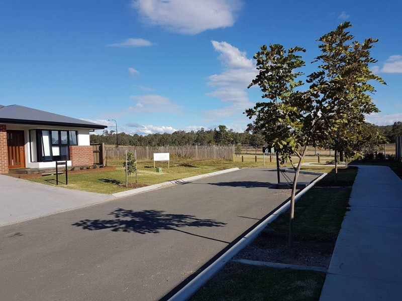 27 Freedom Cresent, South Ripley QLD 4306