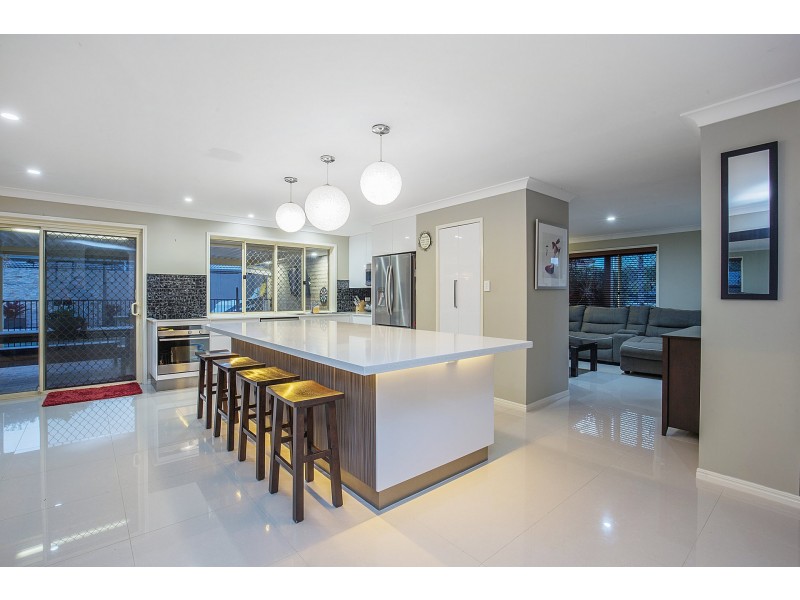 8 Navua Court, Pacific Pines QLD 4211