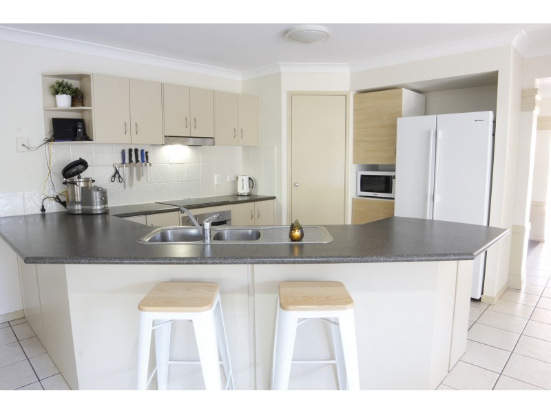 13 Parkside Place, Forest Lake QLD 4078