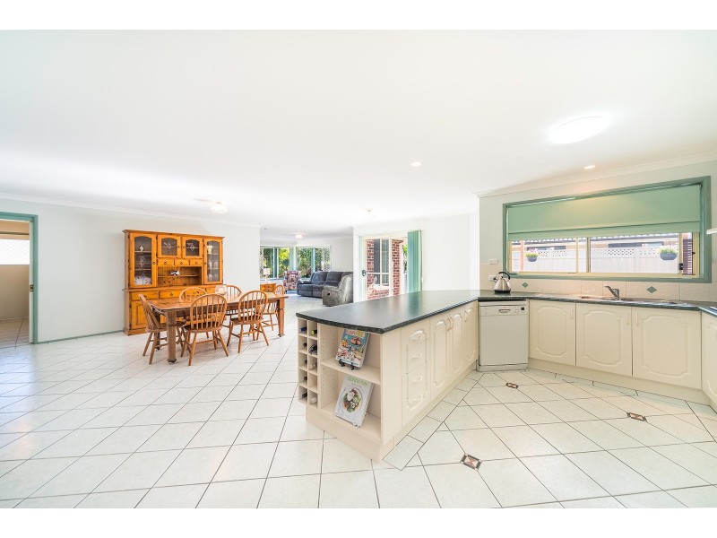 25 Sheraton Circuit, Bomaderry NSW 2541