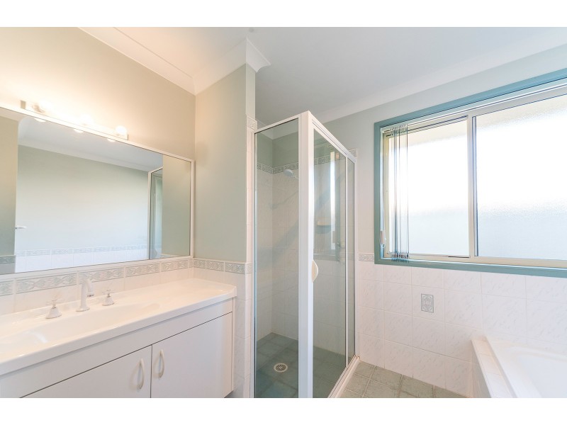 25 Sheraton Circuit, Bomaderry NSW 2541
