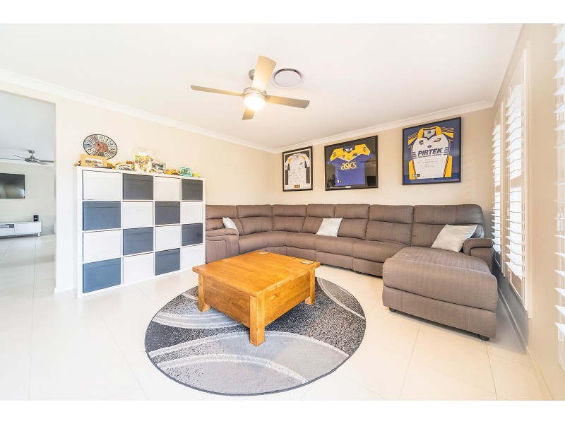 16 Barn Owl Avenue, Wadalba NSW 2259