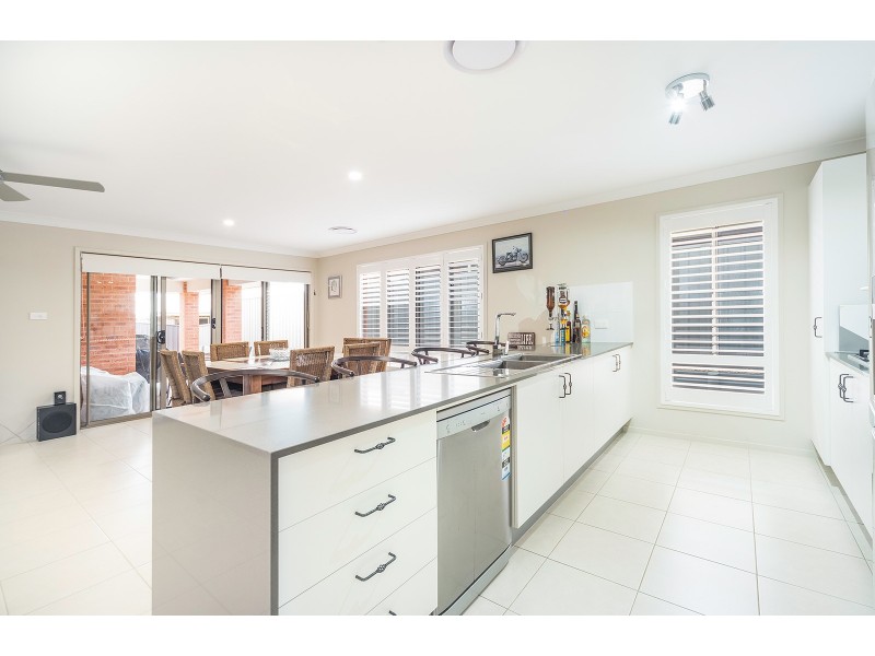 16 Barn Owl Avenue, Wadalba NSW 2259