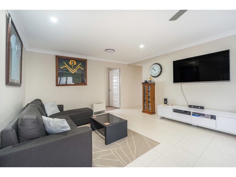 16 Barn Owl Avenue, Wadalba NSW 2259