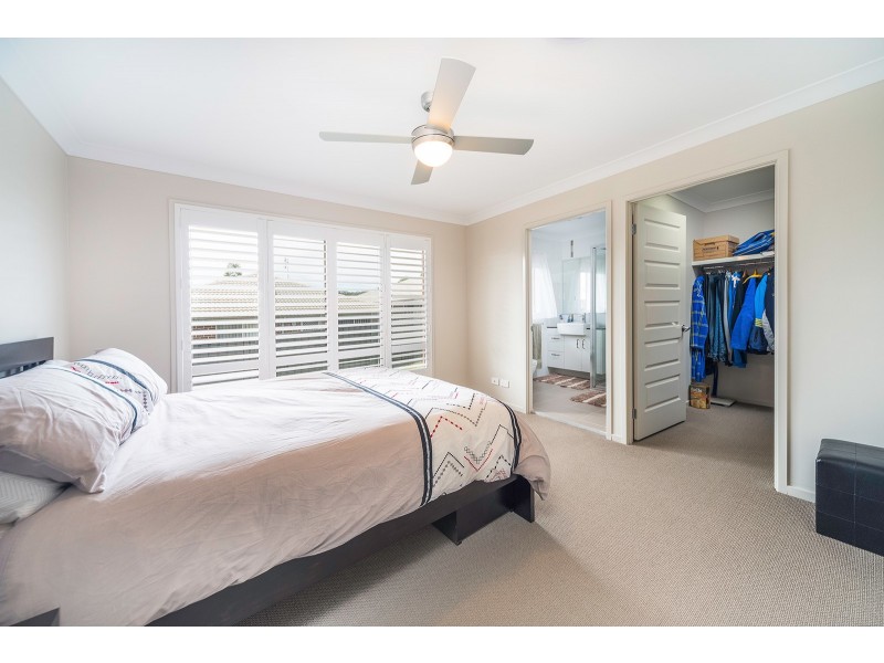 16 Barn Owl Avenue, Wadalba NSW 2259