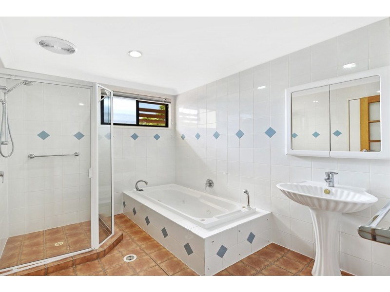 187 Whiting Street, Labrador QLD 4215