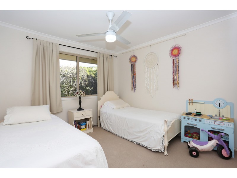 4 Farr Place, Petrie QLD 4502