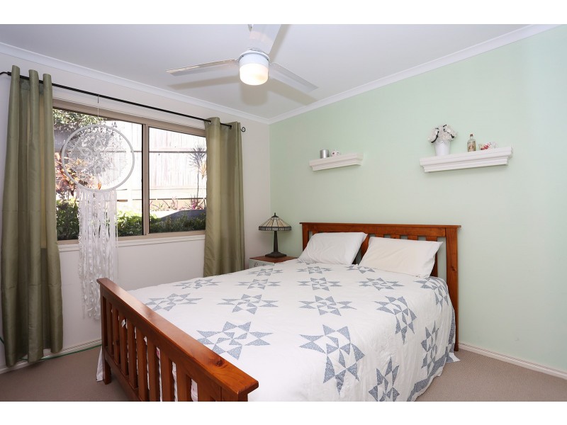 4 Farr Place, Petrie QLD 4502