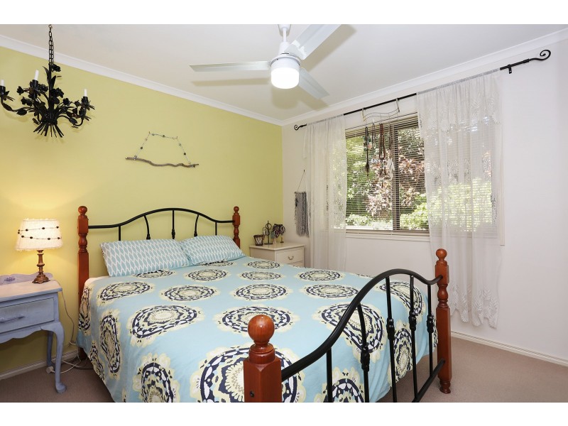 4 Farr Place, Petrie QLD 4502