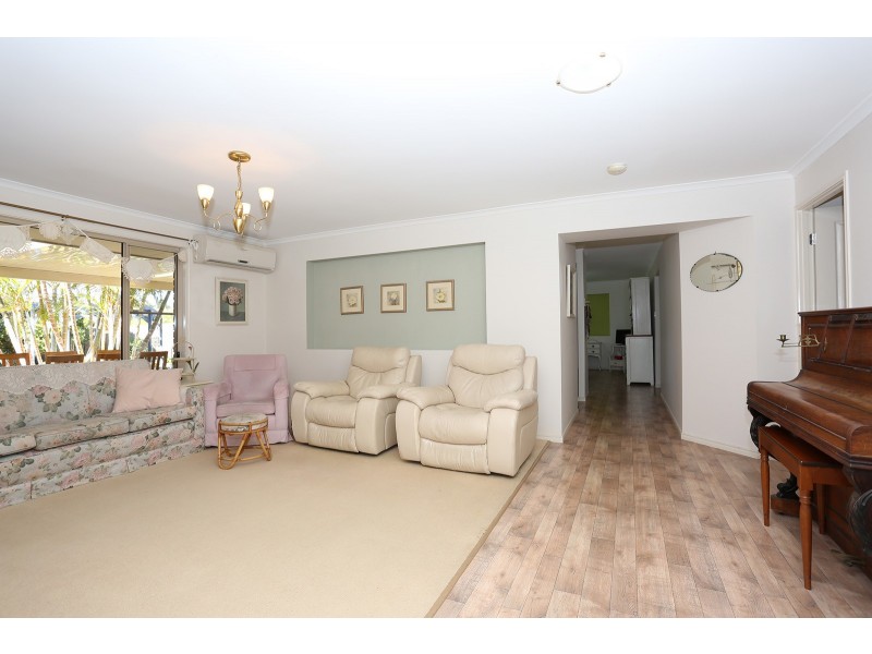 4 Farr Place, Petrie QLD 4502