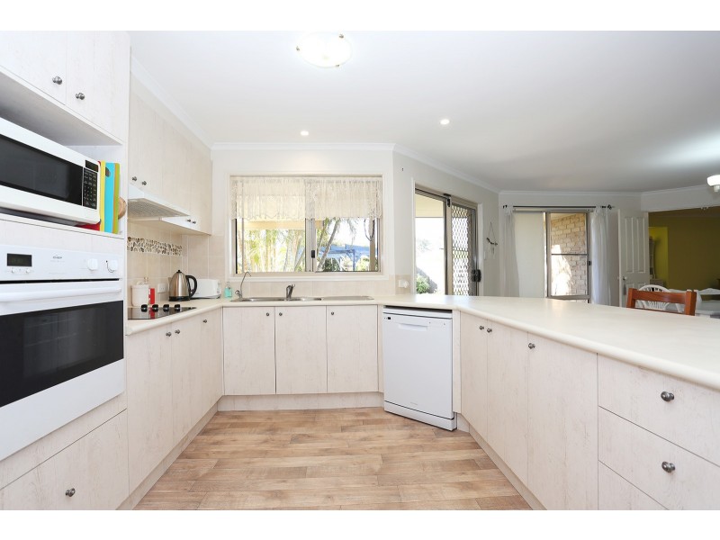 4 Farr Place, Petrie QLD 4502