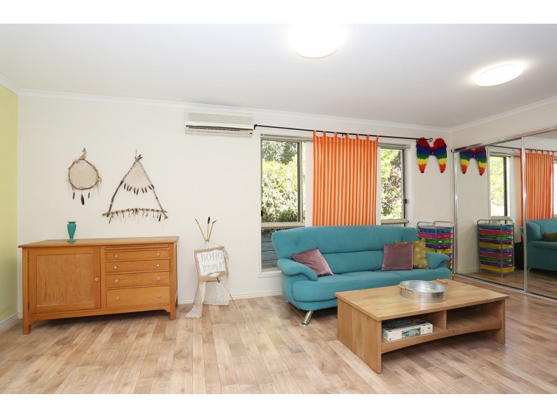 4 Farr Place, Petrie QLD 4502