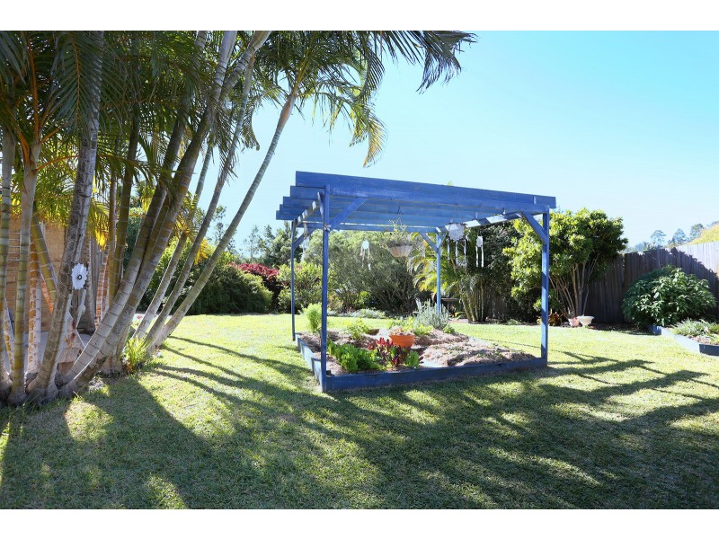 4 Farr Place, Petrie QLD 4502