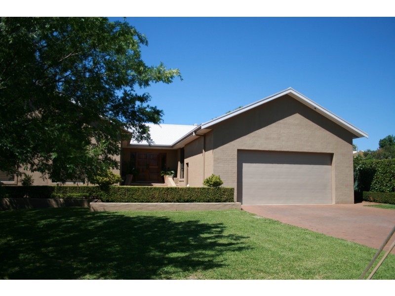 14 HANDARA CLOSE, Dubbo NSW 2830