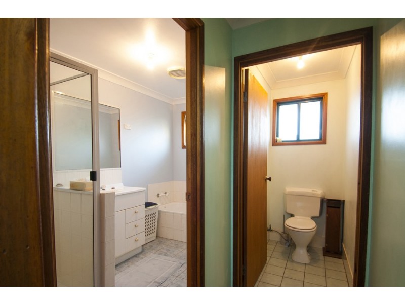 15 Lake Drive, Meringandan QLD 4352