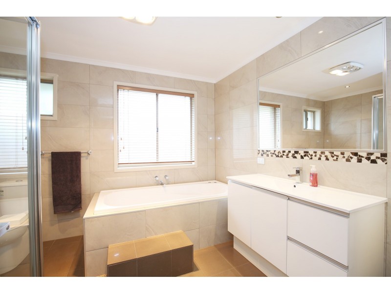 49 Waterview Court, Croydon Hills VIC 3136