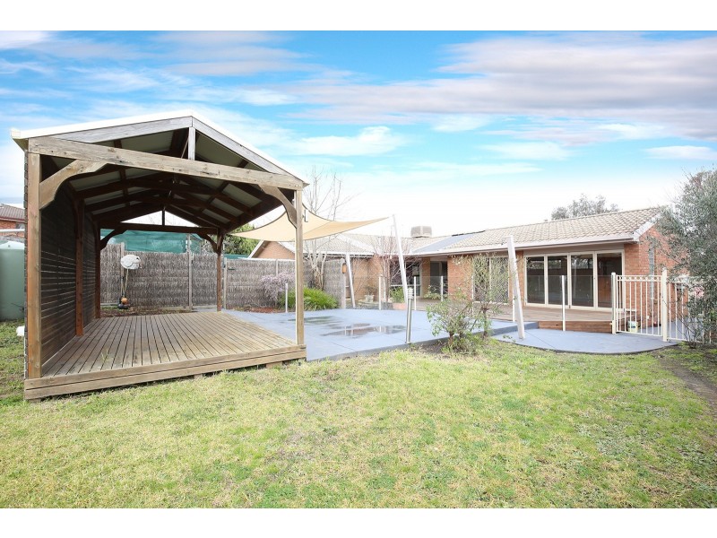 49 Waterview Court, Croydon Hills VIC 3136