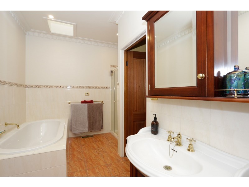 4 Eothen Lane, Kilsyth VIC 3137