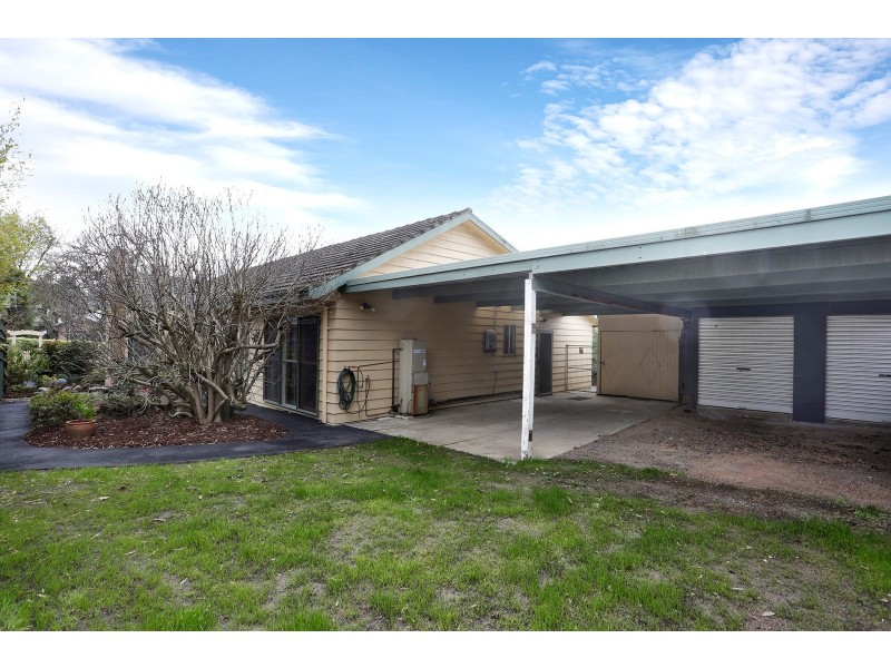 4 Eothen Lane, Kilsyth VIC 3137