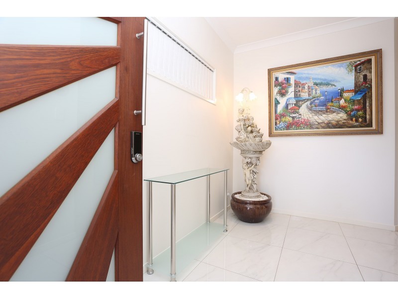 98 Macrossan Avenue, Norman Park QLD 4170