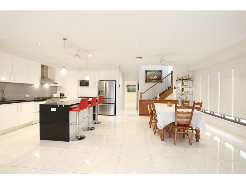 98 Macrossan Avenue, Norman Park QLD 4170