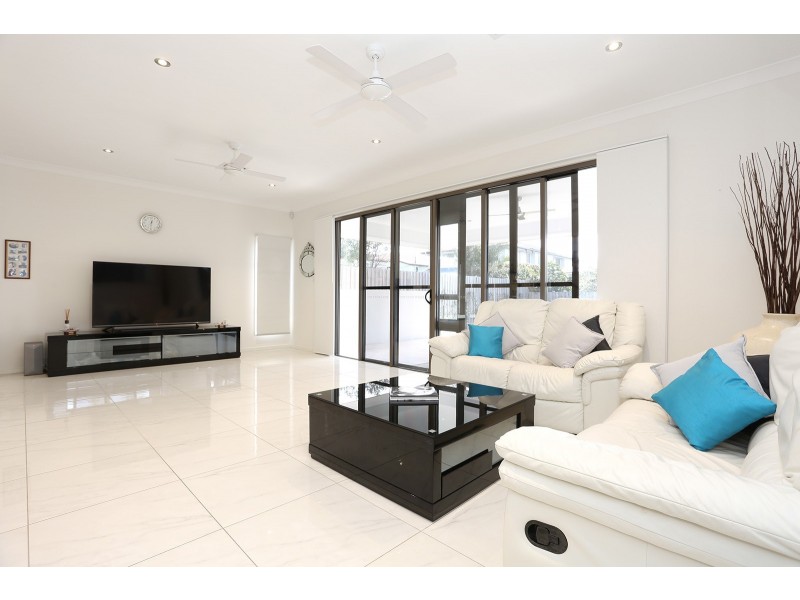 98 Macrossan Avenue, Norman Park QLD 4170