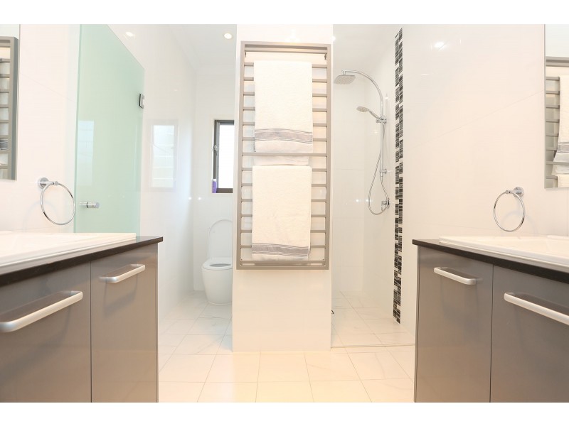 98 Macrossan Avenue, Norman Park QLD 4170