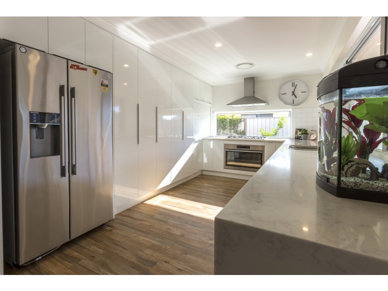 10 Ammolite Way, Australind WA 6233