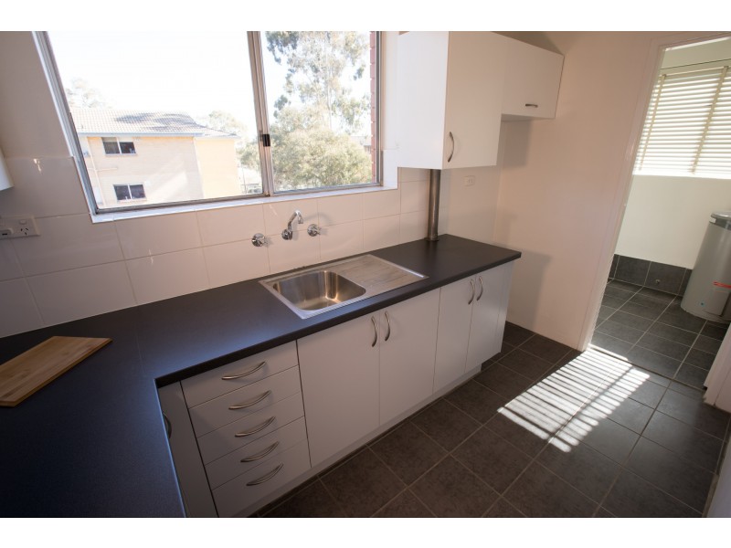 17/11 Crest Road, Crestwood NSW 2620
