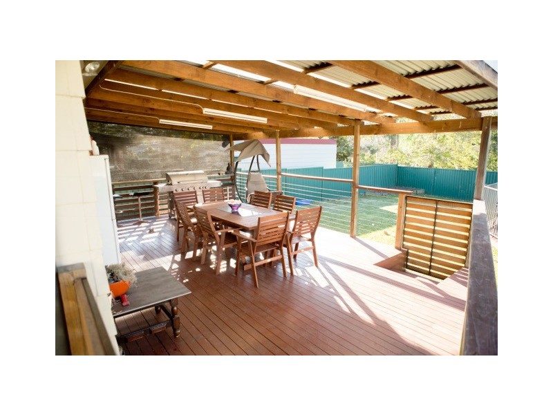 17 Frederick Street, Windermere Park NSW 2264