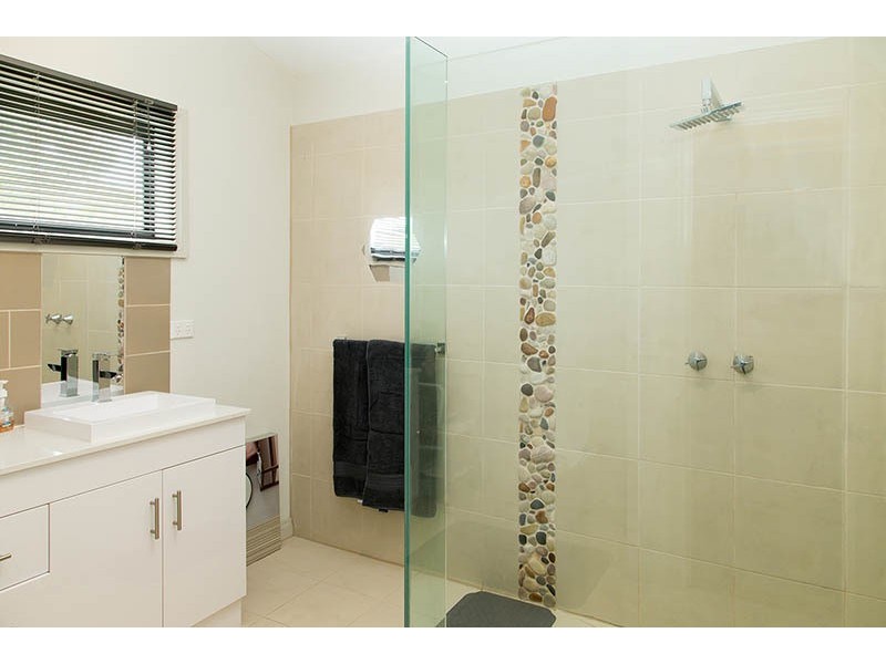 16 Falcon Grove, Metung VIC 3904