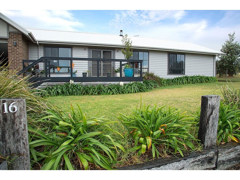 16 Falcon Grove, Metung VIC 3904