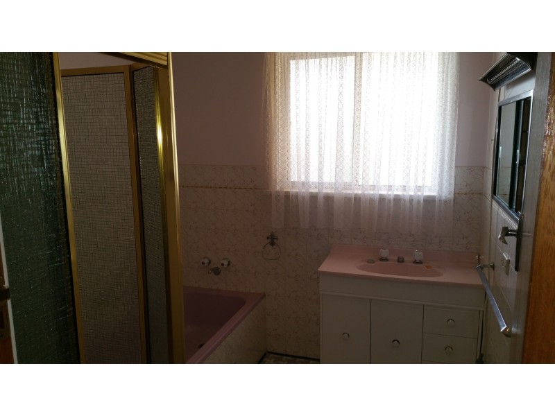 594 Whinray Crescent, East Albury NSW 2640