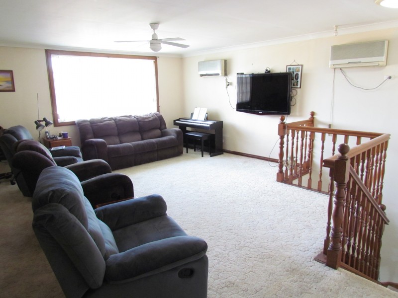 82 Fisher Street, Oak Flats NSW 2529