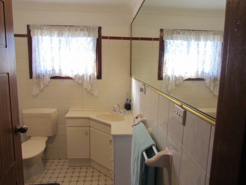 82 Fisher Street, Oak Flats NSW 2529