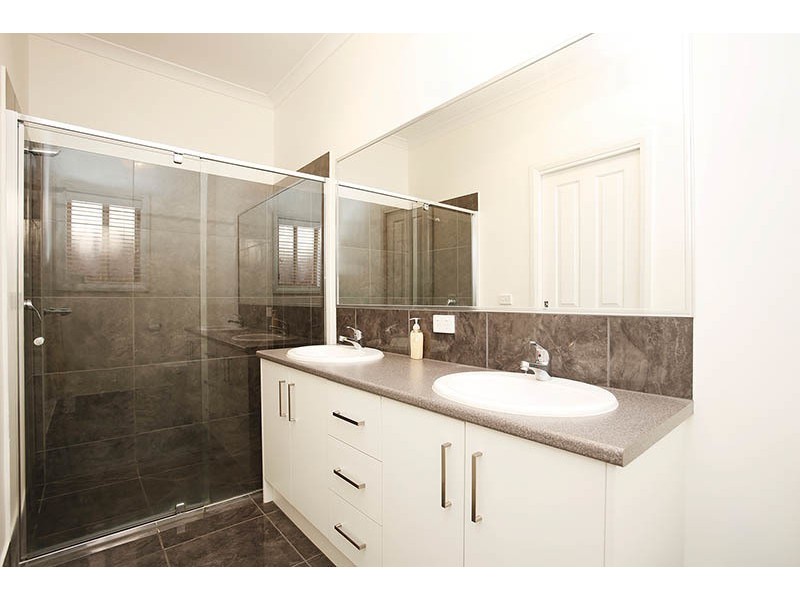 13 Sweet Avenue, Maddingley VIC 3340