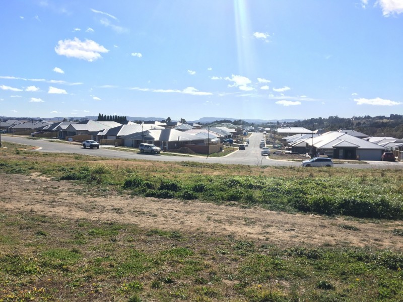 16 Vale View Avenue, Moss Vale NSW 2577