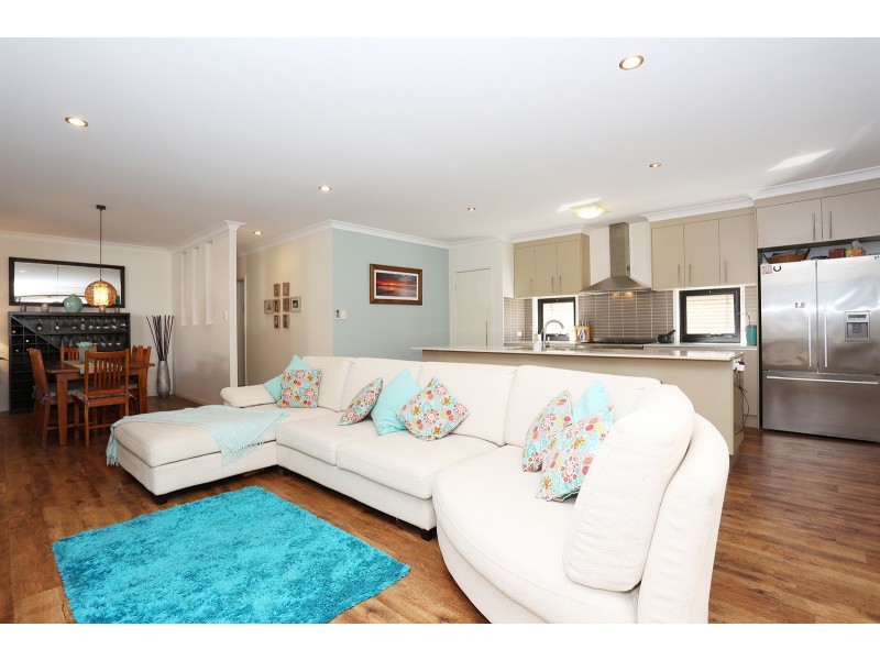 8 Langham Crescent, North Lakes QLD 4509