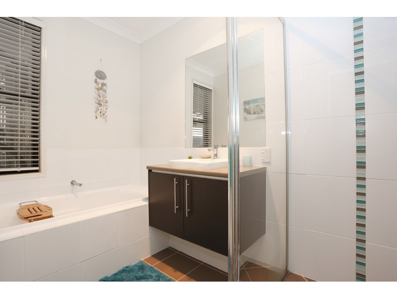 8 Langham Crescent, North Lakes QLD 4509