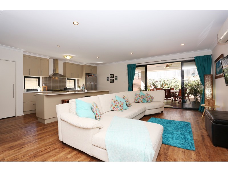 8 Langham Crescent, North Lakes QLD 4509