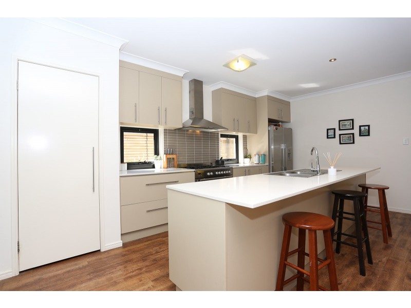 8 Langham Crescent, North Lakes QLD 4509