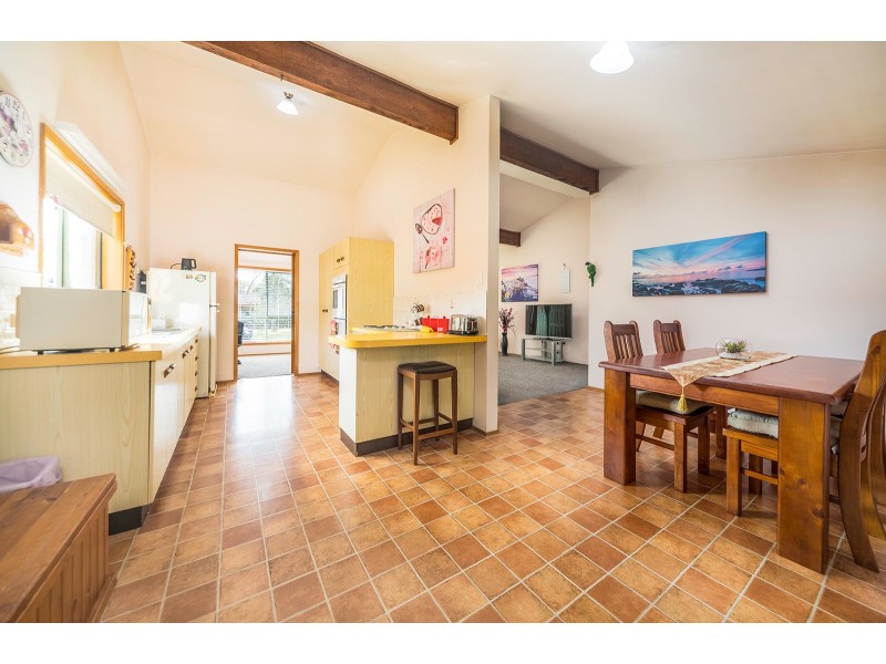 8 Hawkesbury Close, Bateau Bay NSW 2261