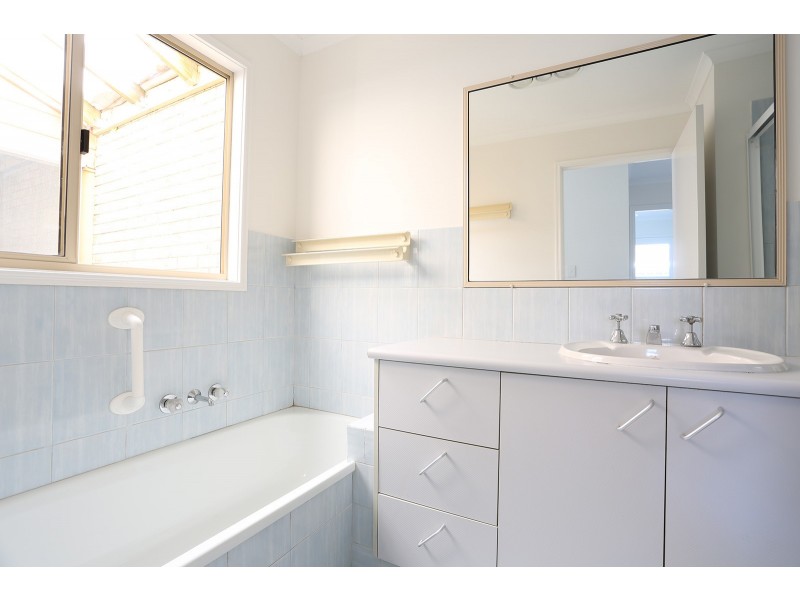 2/7 Maiala Close, Paradise Point QLD 4216